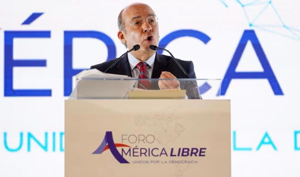 Felipe Calderón durante el Foro América Libre 2026