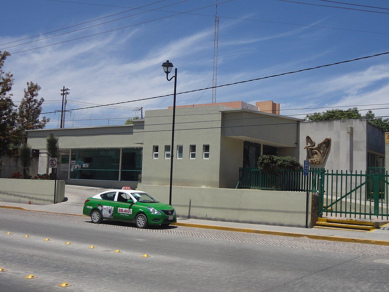 Clínica del IMSS en Dolores Hidalgo, Guanajuato, fotografía de archivo