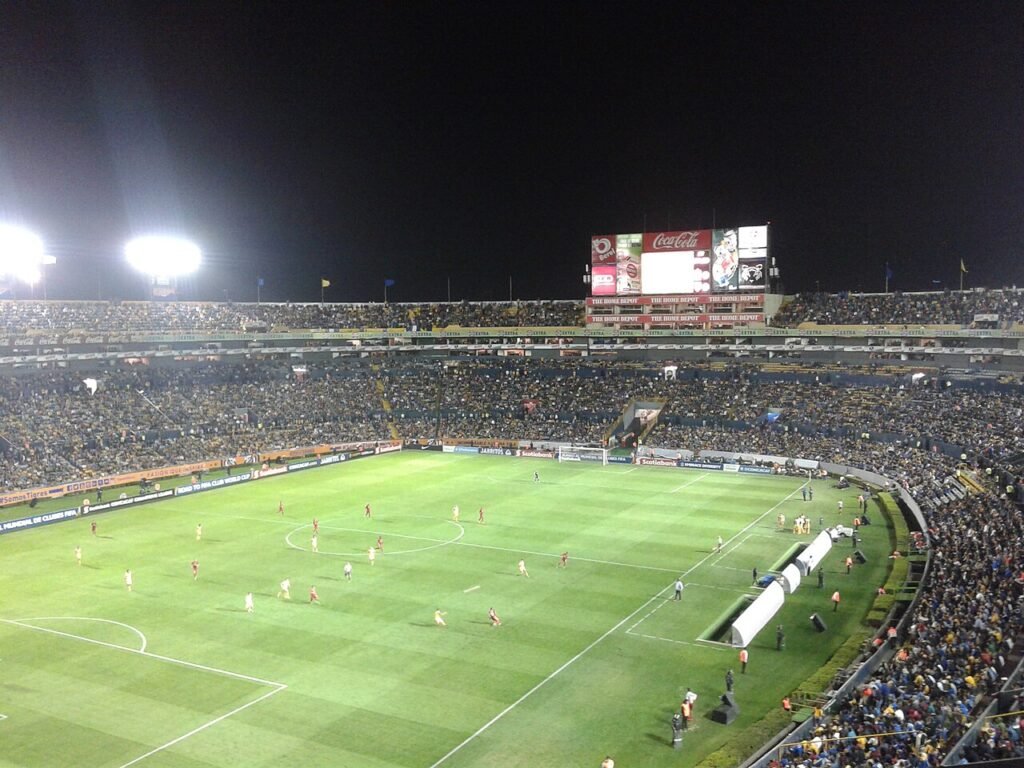 Estadio Universitario en un partido de Tigres contra Real Salt Lake en 2016; no es la final ante Toluca de 2025