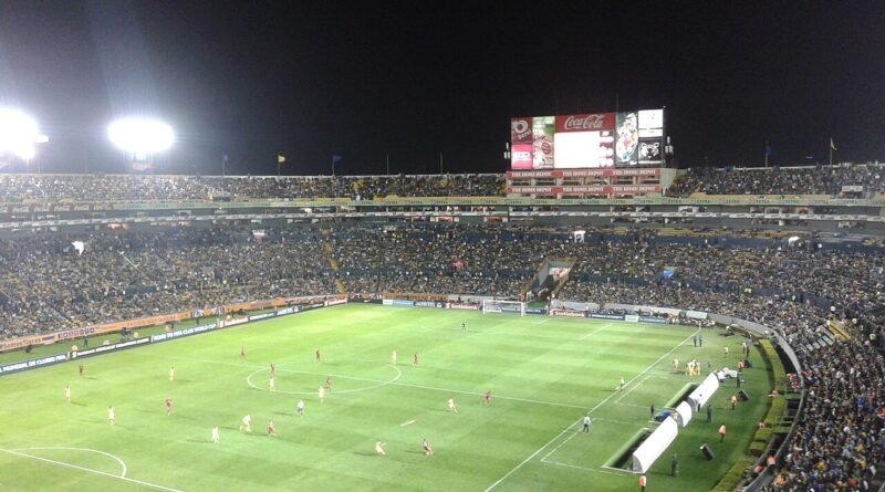 Estadio Universitario en un partido de Tigres contra Real Salt Lake en 2016; no es la final ante Toluca de 2025