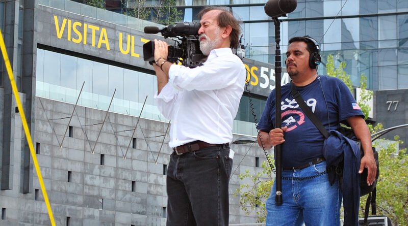 Epigmenio Ibarra durante un mitin en Ciudad de México en septiembre de 2013. Fotografía de archivo.