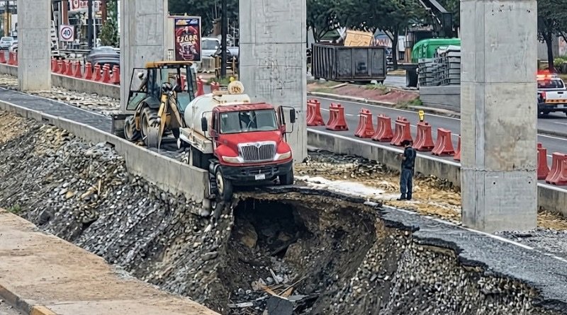 Deslave junto a Línea 4 del Metro en Monterrey: Estado descarta riesgo y Municipio acordona la zona