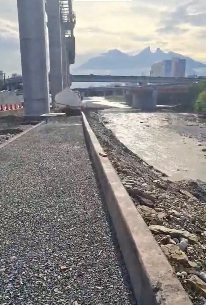 Obras sobre el río Santa Catarina en Monterrey señaladas por lectores