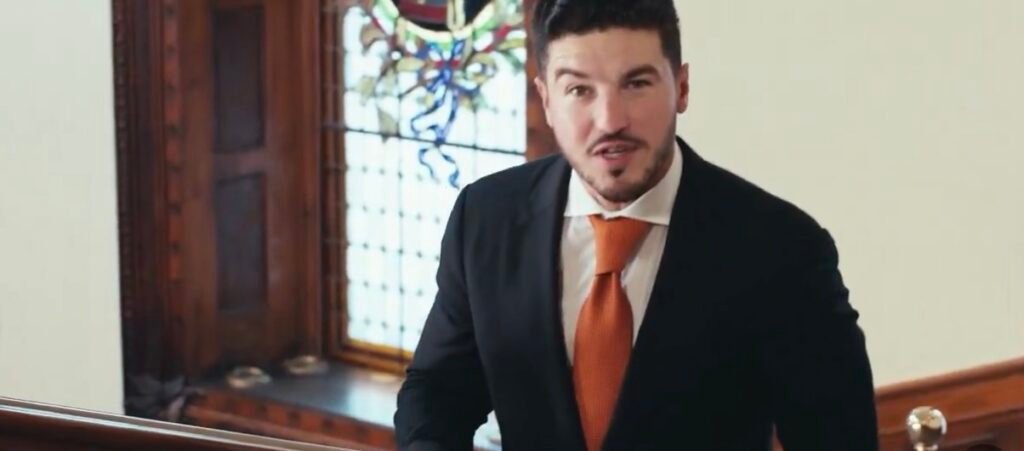 Samuel García, gobernador de Nuevo León, durante una aparición pública