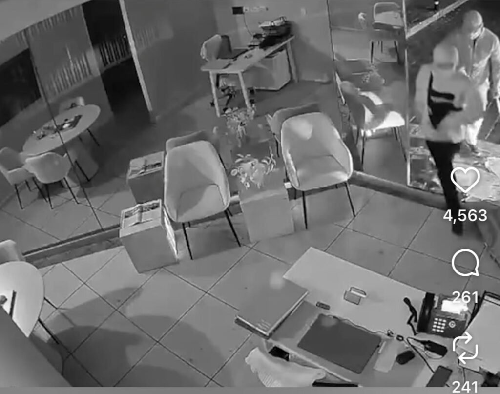 Imagen de videovigilancia relacionada con el robo a la Notaría 160 de Monterrey