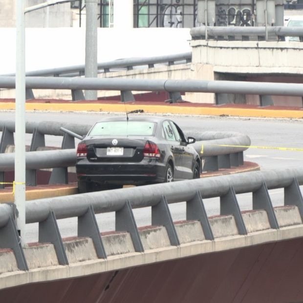 Automóvil negro vinculado con el doble homicidio reportado en Gómez Morín el 15 de octubre de 2026