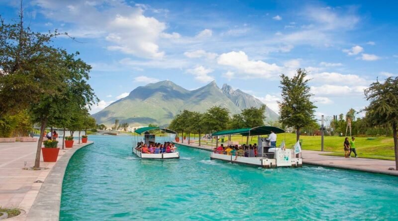 Paseo Santa Lucía en Monterrey: vista del canal para comparar su aspecto en distintos momentos
