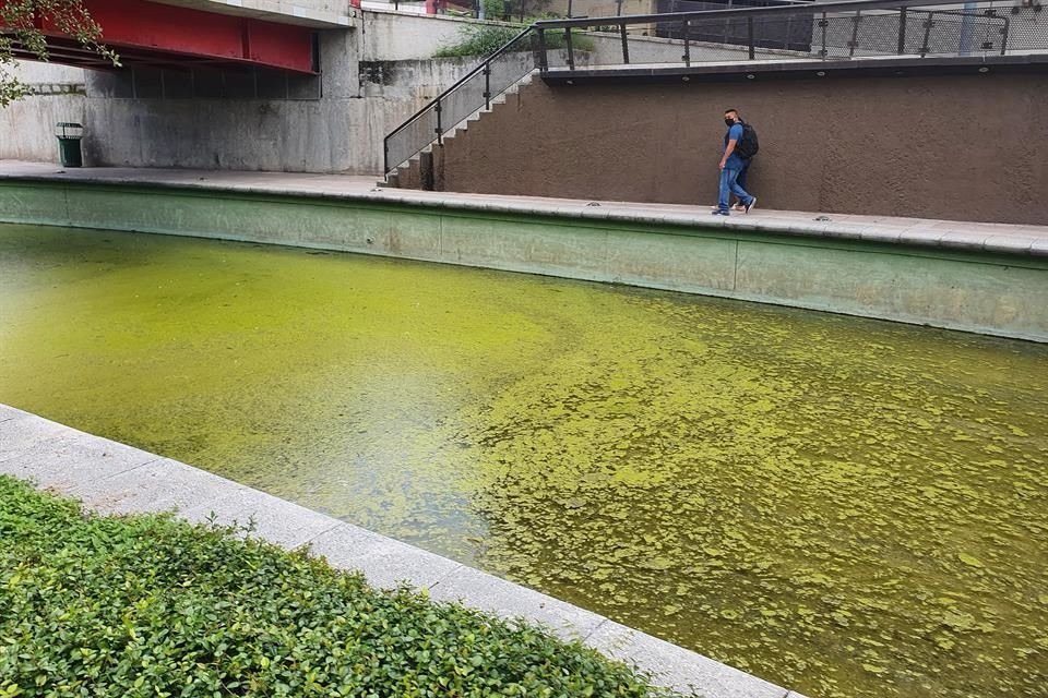 Vista del canal del Paseo Santa Lucía en Monterrey, segunda imagen del comparativo visual