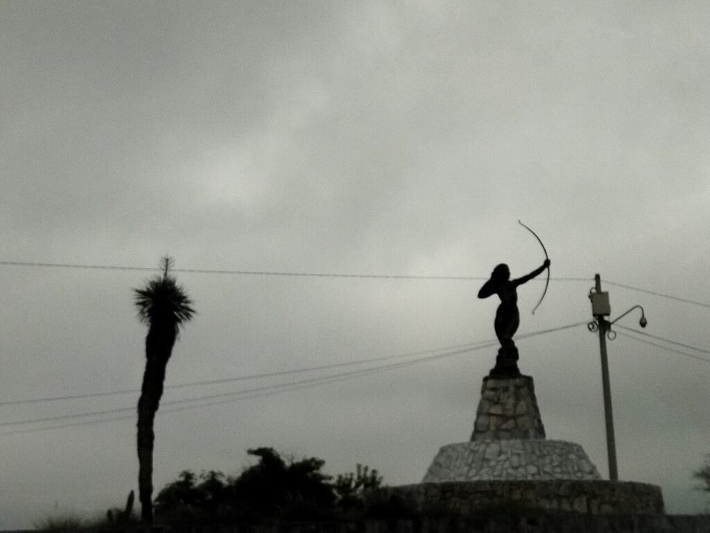 Vista de la Diana Cazadora en avenida Gómez Morín de San Pedro Garza García en 2024; imagen de contexto